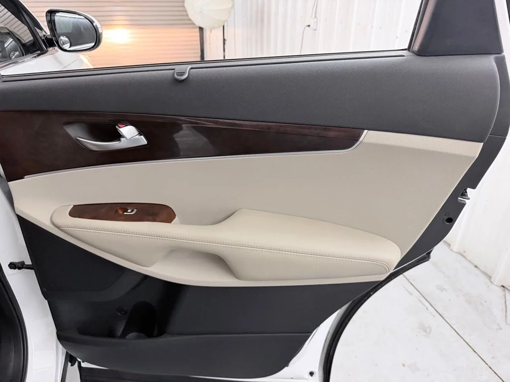 Used 2017 Snow White Pearl Kia EX image 41