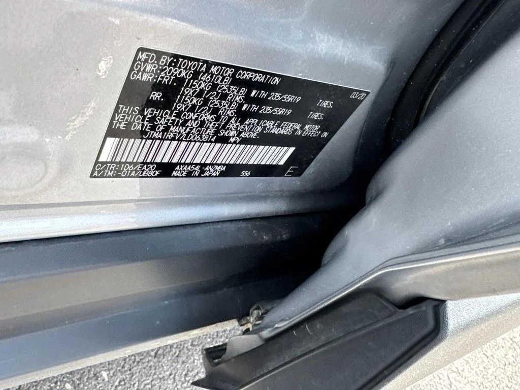 Used 2020 Silver Toyota XLE Premium image 24