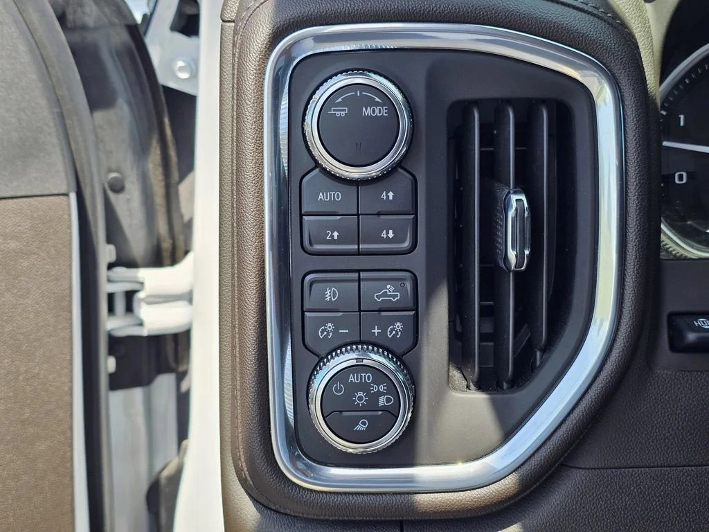 Used 2023 White Frost Tricoat GMC Denali image 21