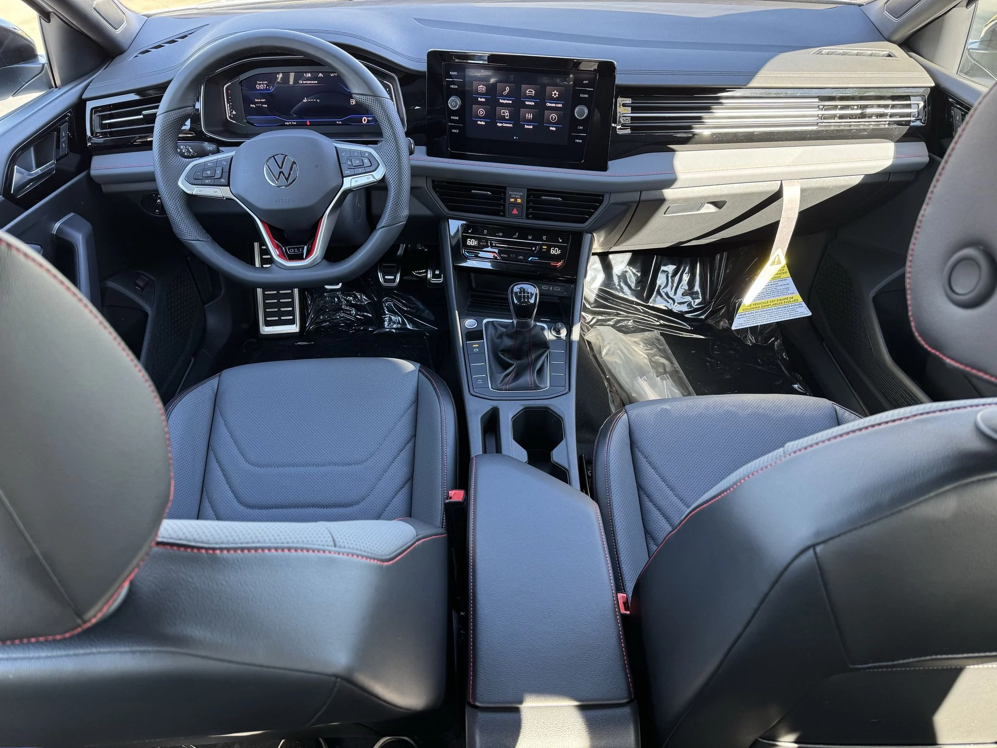 New 2026 Pure White w/Deep Black Roof Volkswagen Autobahn image 31