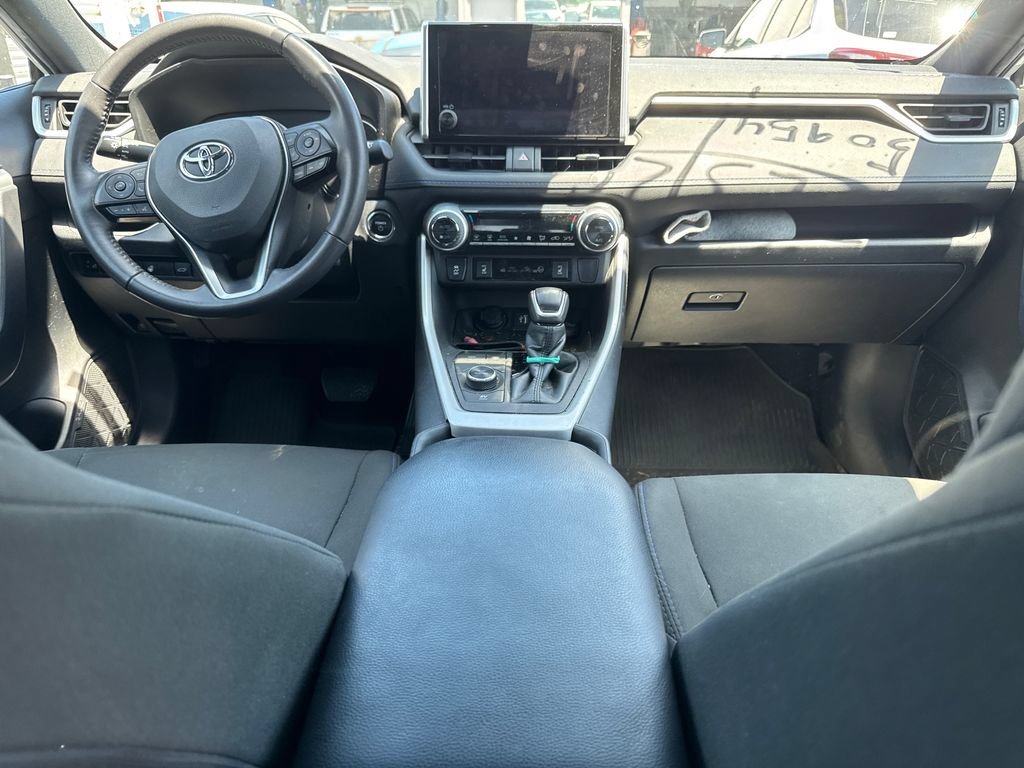 Used 2023  Toyota Hybrid SE image 4