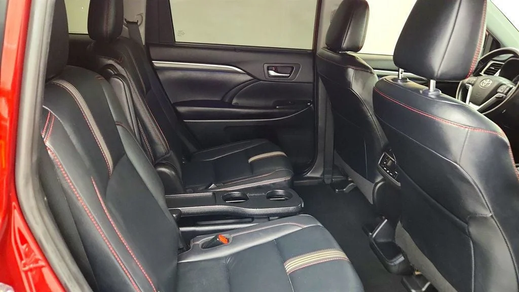 Used 2019 Salsa Red Pearl Toyota SE V6 AWD image 24