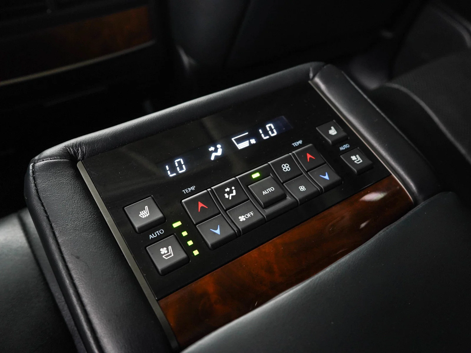 Used 2018 Silver Lexus 570 image 17