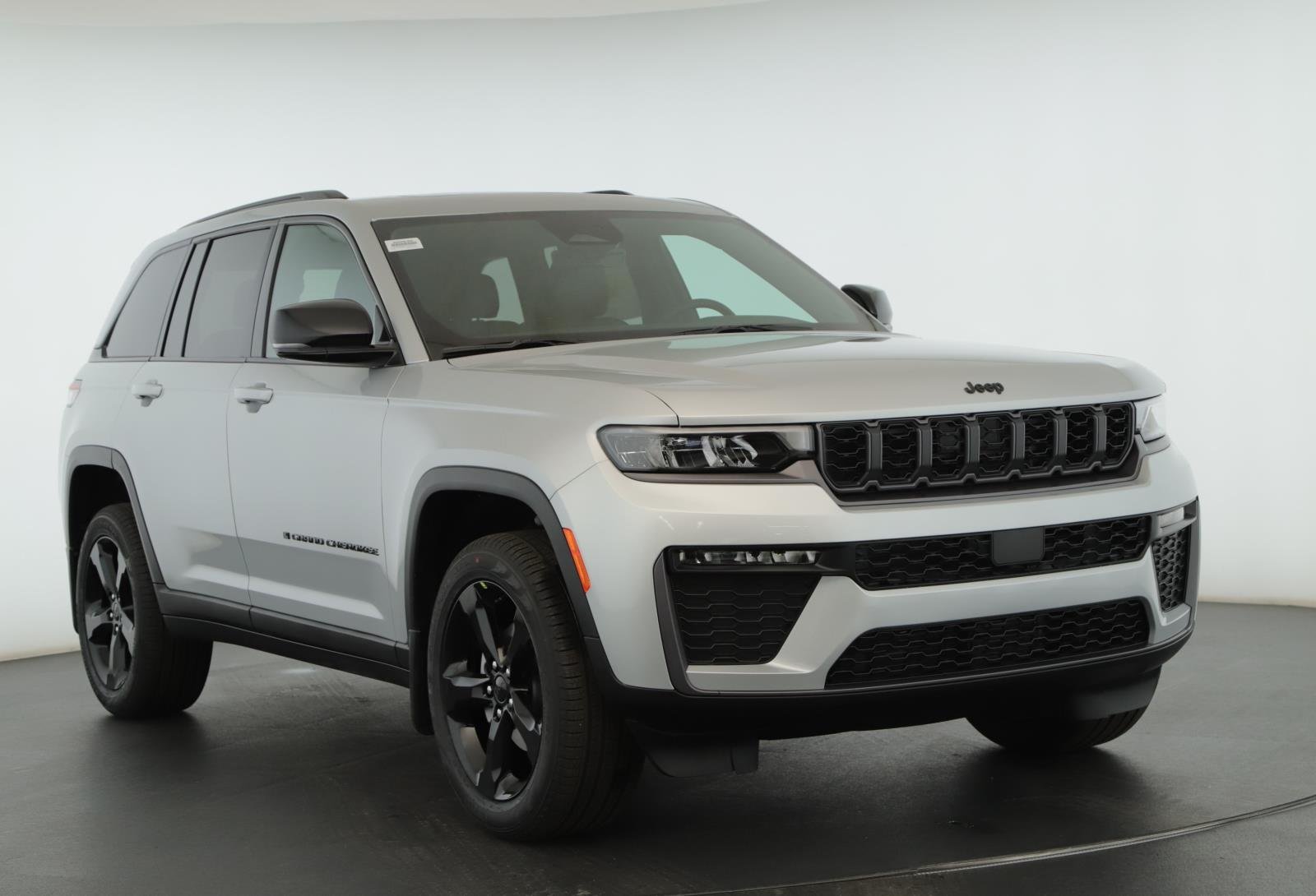 New 2026 Silver Zynith Exterior Paint Jeep Limited image 1