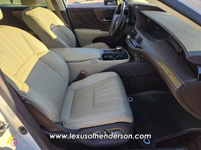 Used 2018 White Lexus 500 Base image 16
