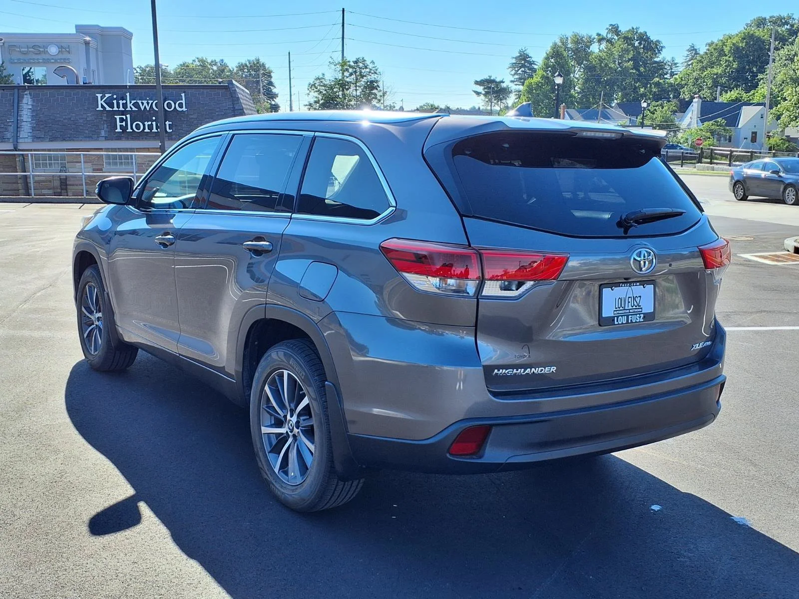 Certified Used 2018 Predawn Gray Mica Toyota XLE image 30