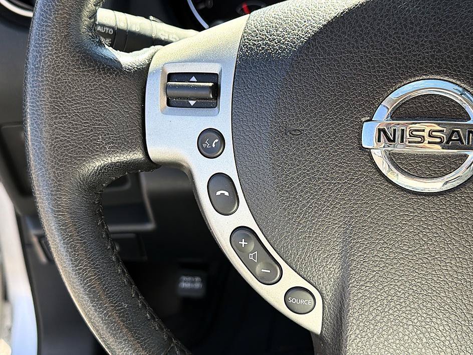 Used 2013 Brilliant Silver Nissan SL image 26