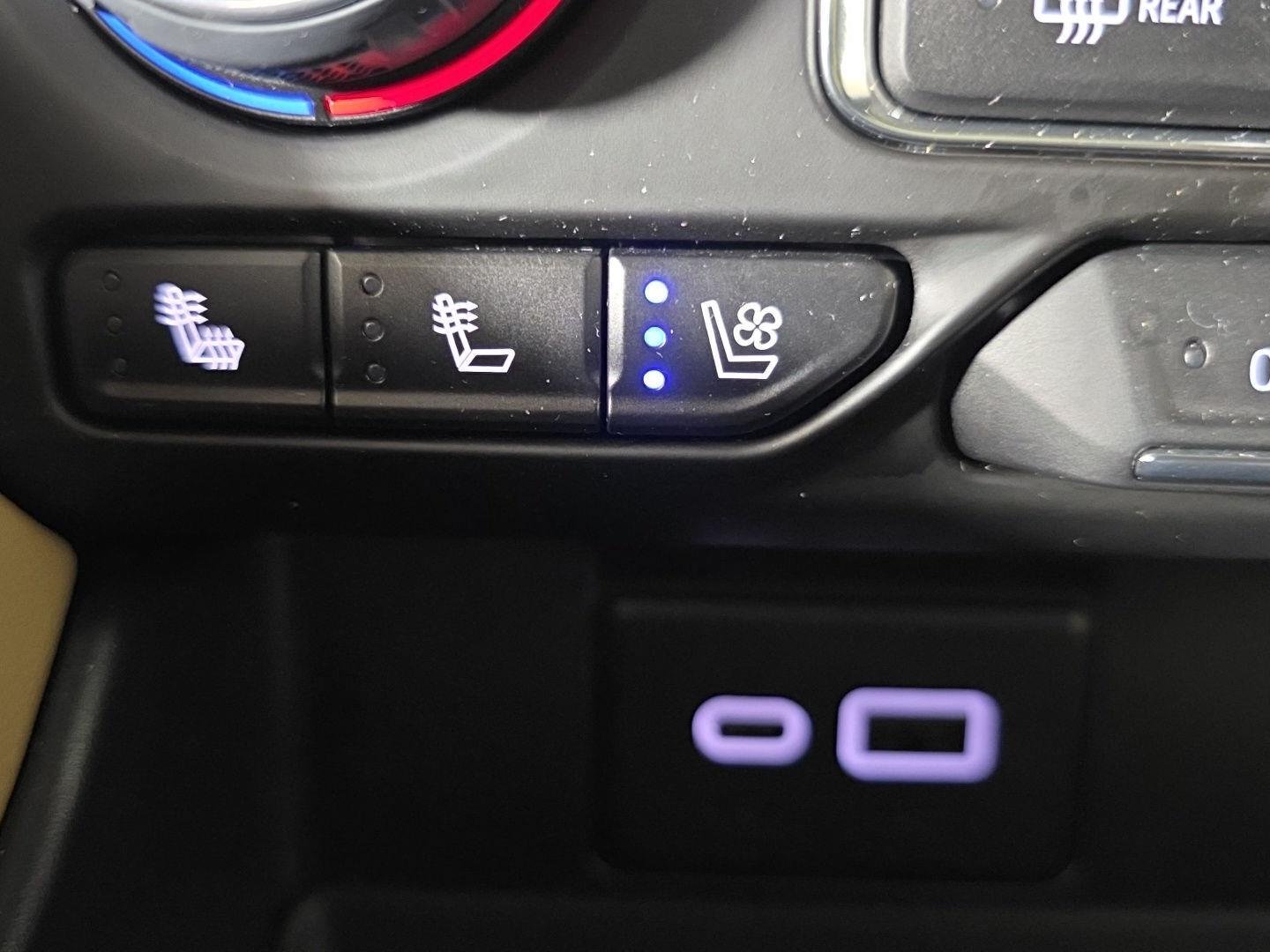 Used 2024 Iridescent Pearl Tricoat Chevrolet Premier image 23