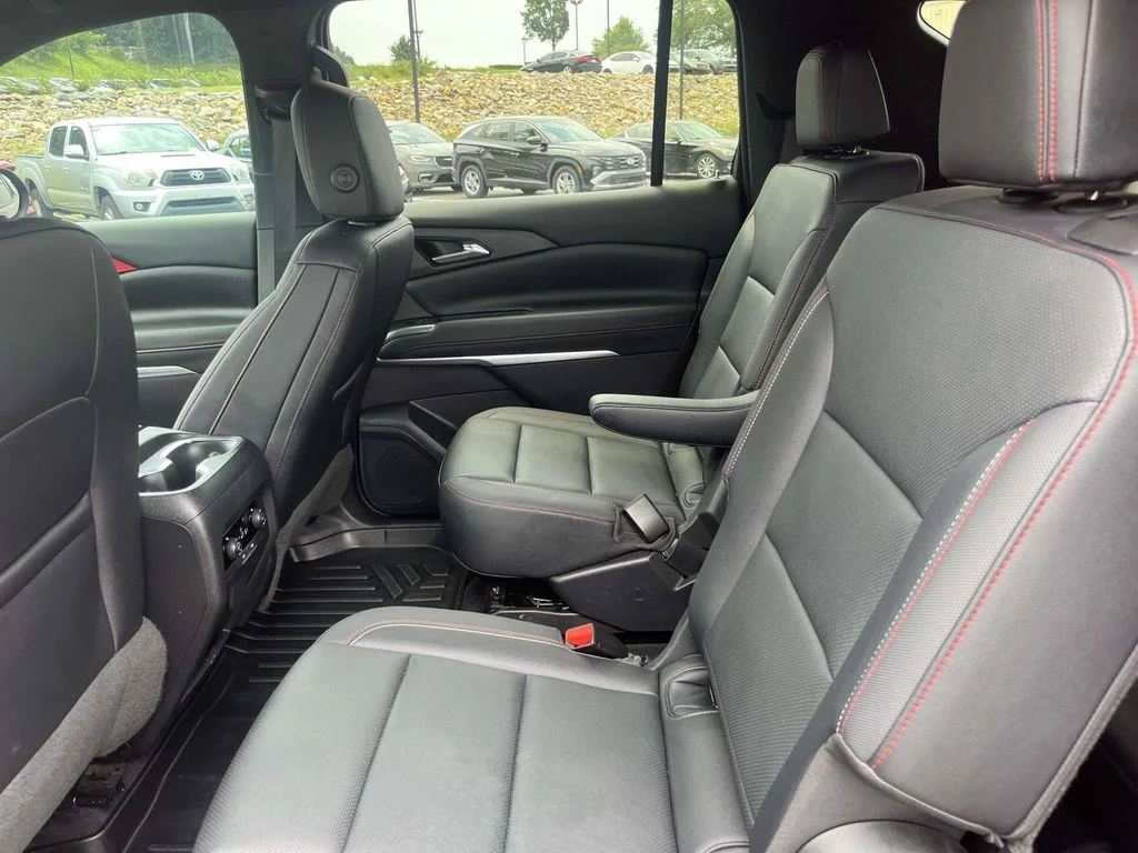 Used 2024 Red Chevrolet Z71 image 10