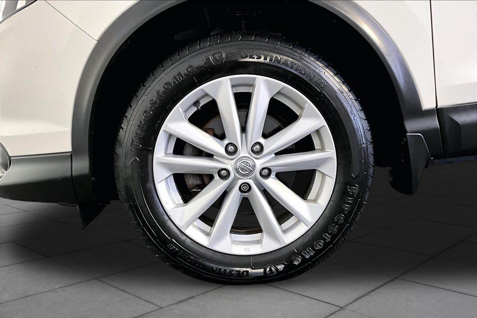 Used 2017 Pearl White Nissan SV image 11