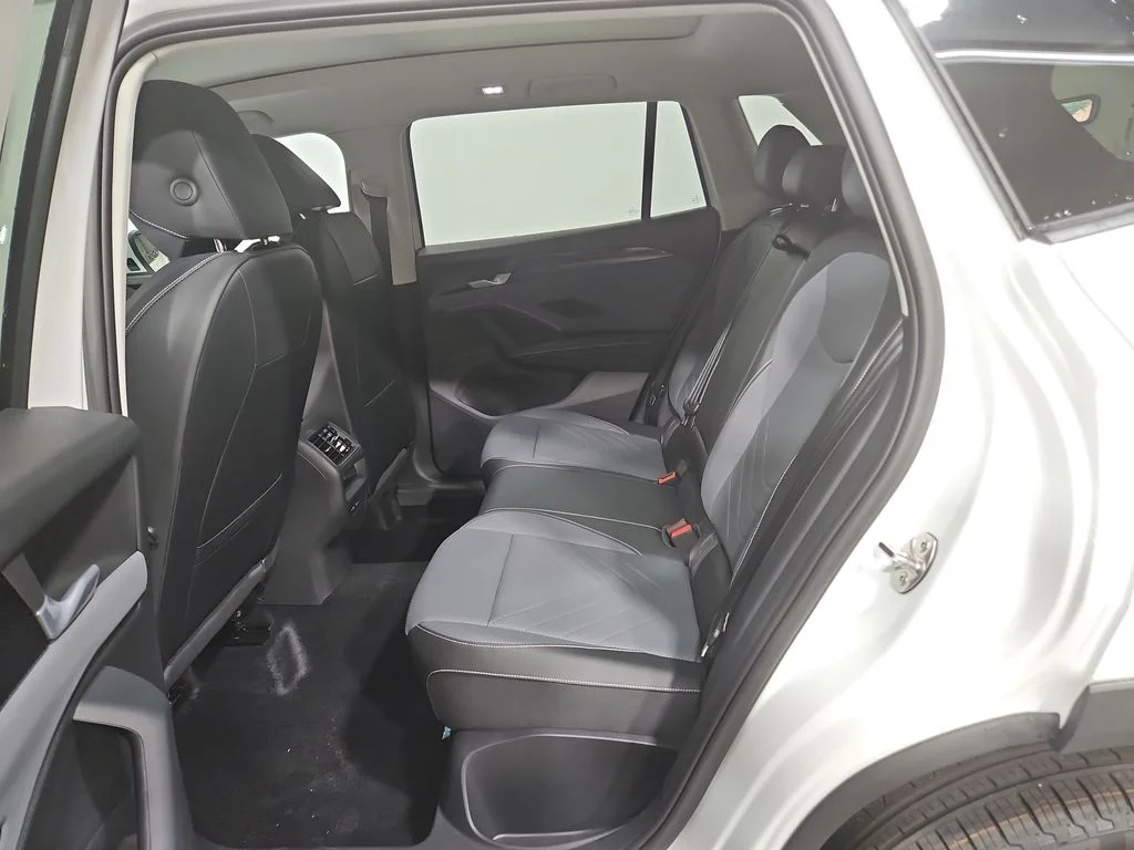 New 2026 White Volkswagen 2.0T SE image 23