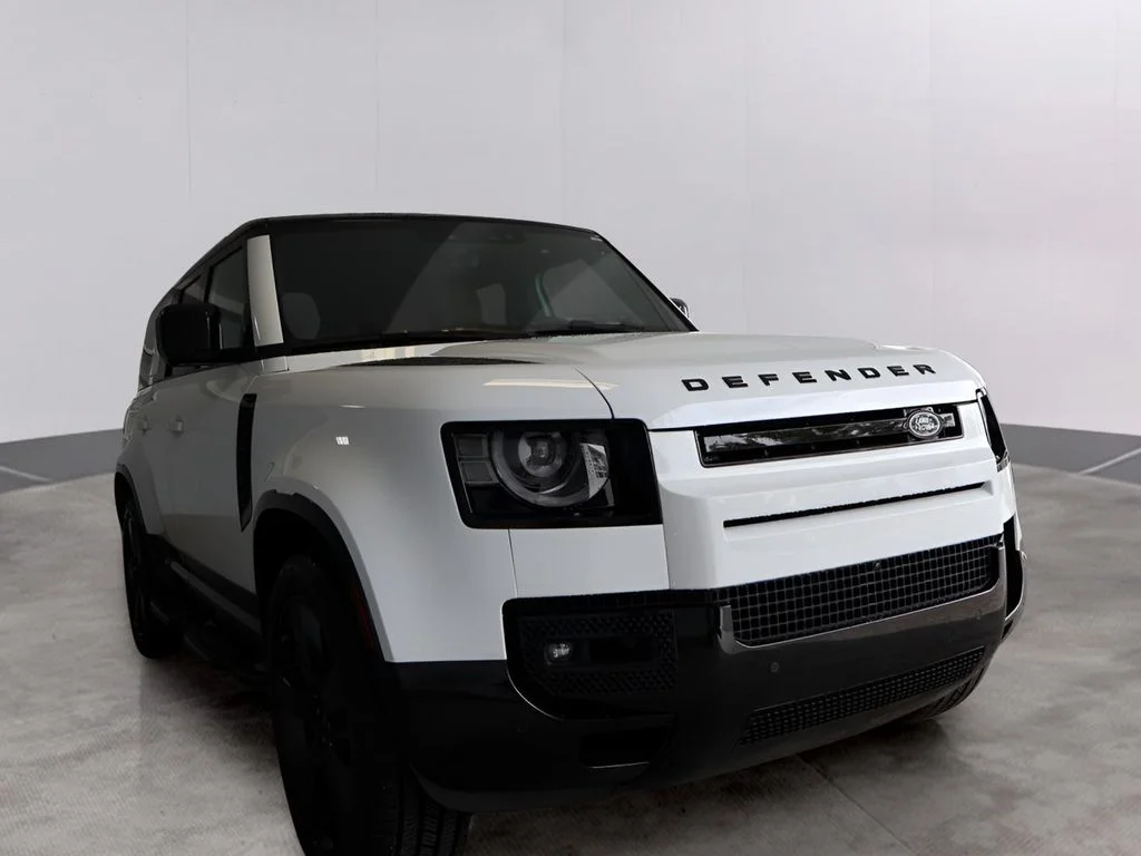 Certified Used 2025 Fuji White Land Rover V8 image 5