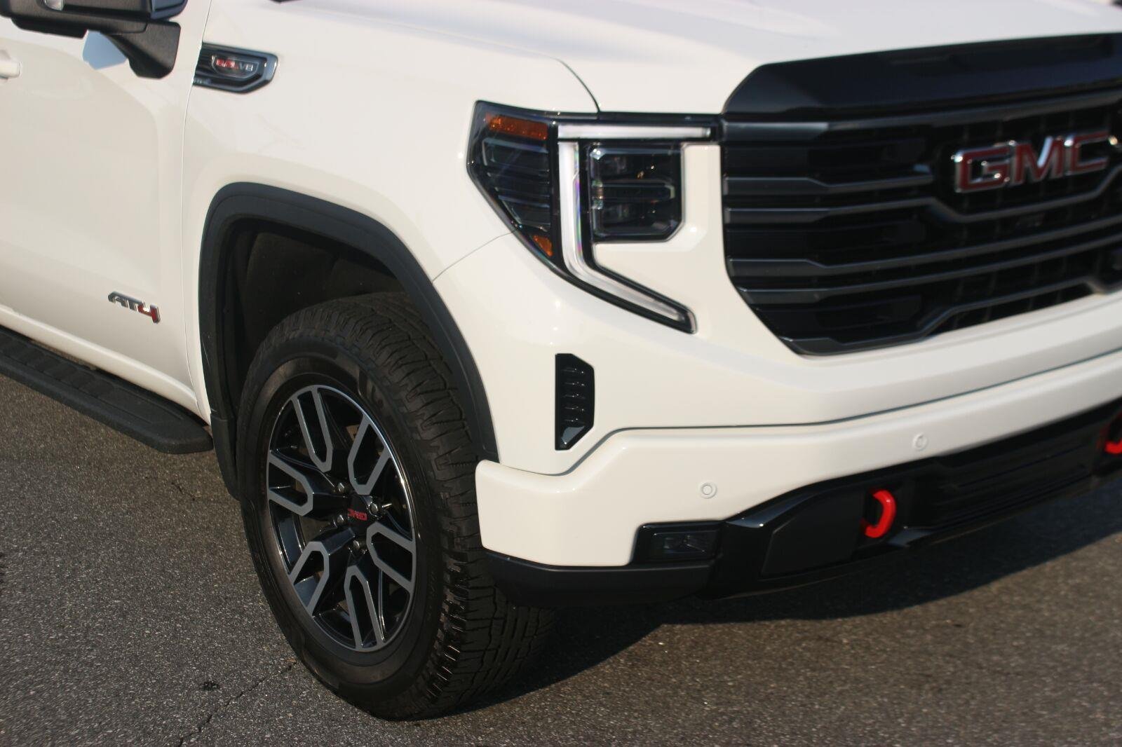 Used 2026 Summit White GMC AT4 image 9