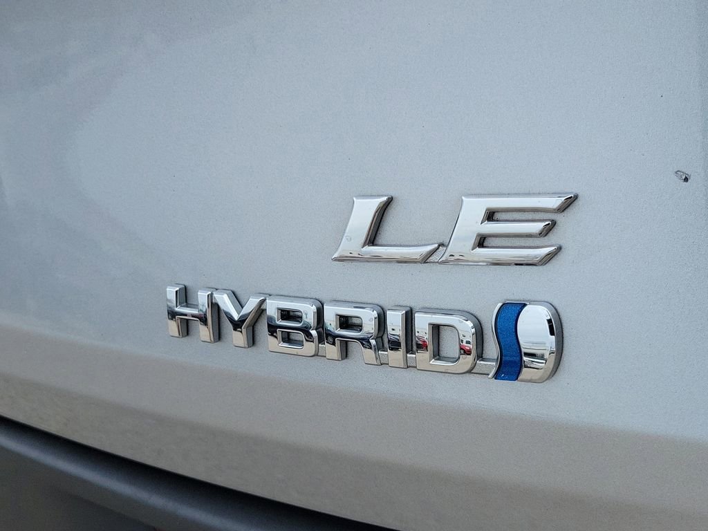 Used 2022  Toyota LE image 6