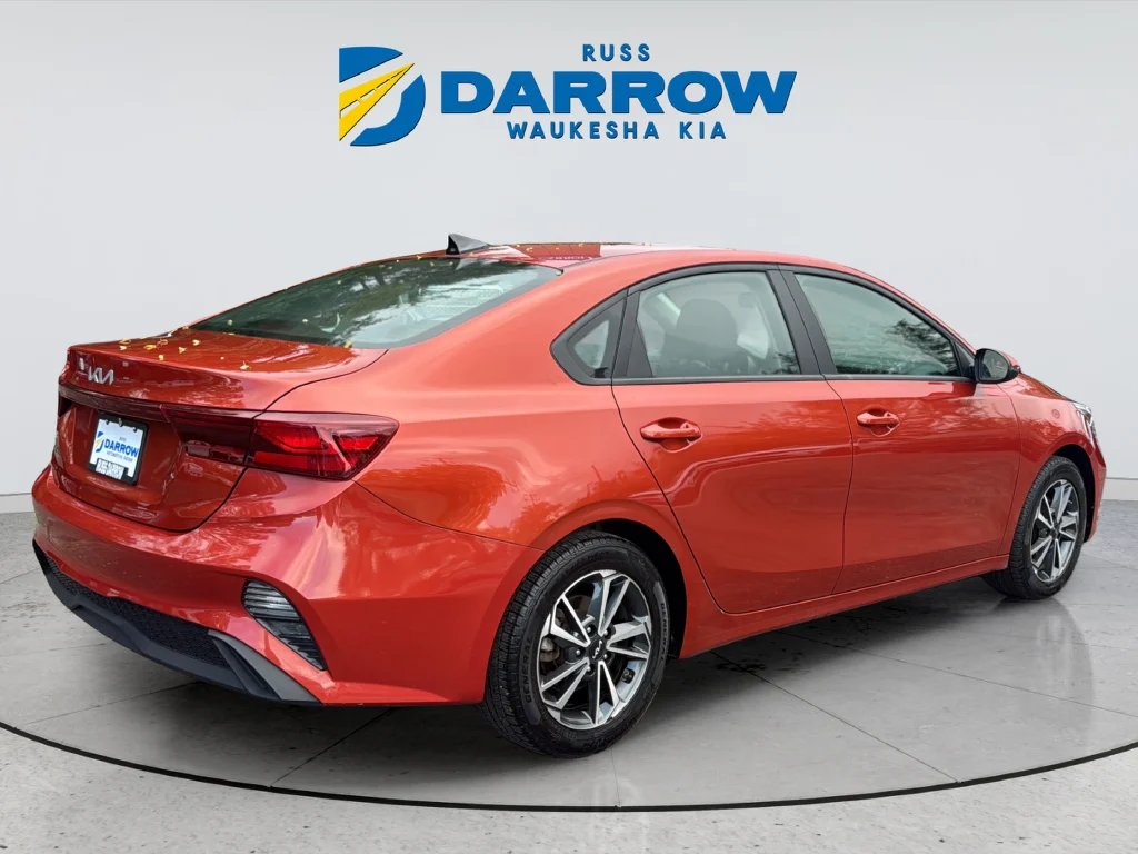 Used 2023 Red Kia LXS image 5