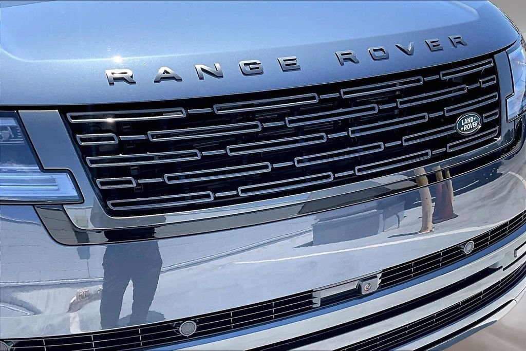 Used 2026 Varesine Blue Metallic Land Rover SE image 31