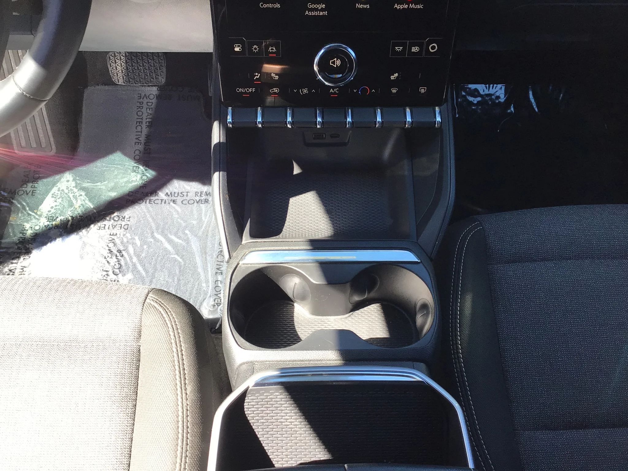 Used 2025 Summit White GMC Elevation image 19