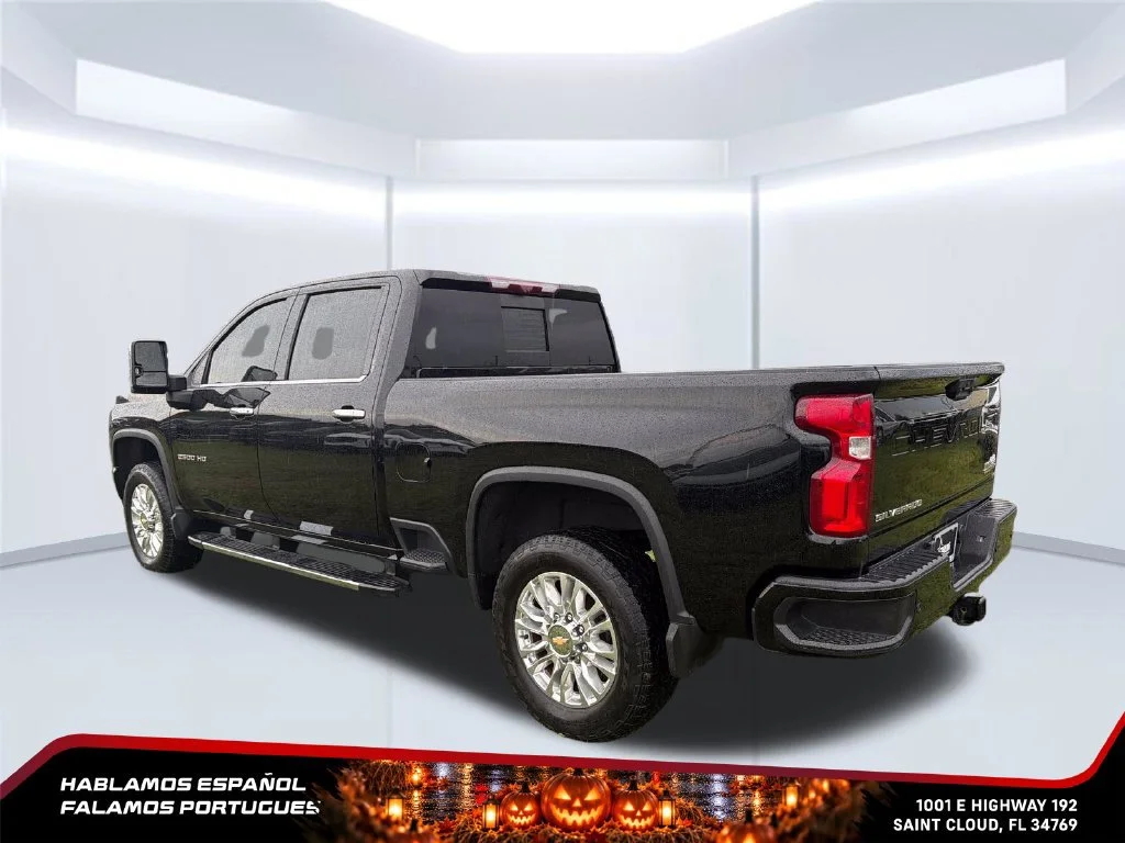 Used 2023 Black Chevrolet High Country image 3