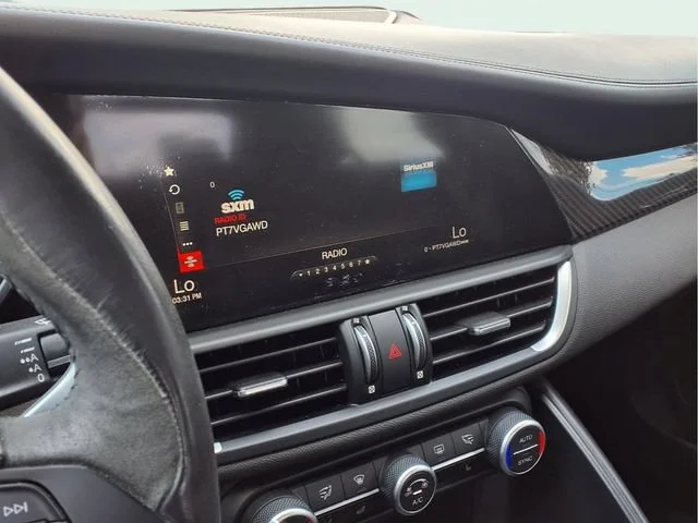 Used 2018  Alfa Romeo  image 5