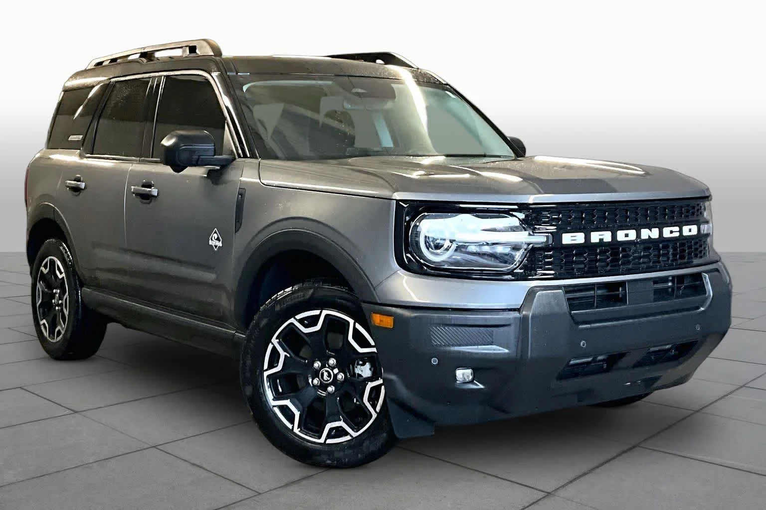 Used 2025 Carbonized Gray Ford Outer Banks image 3