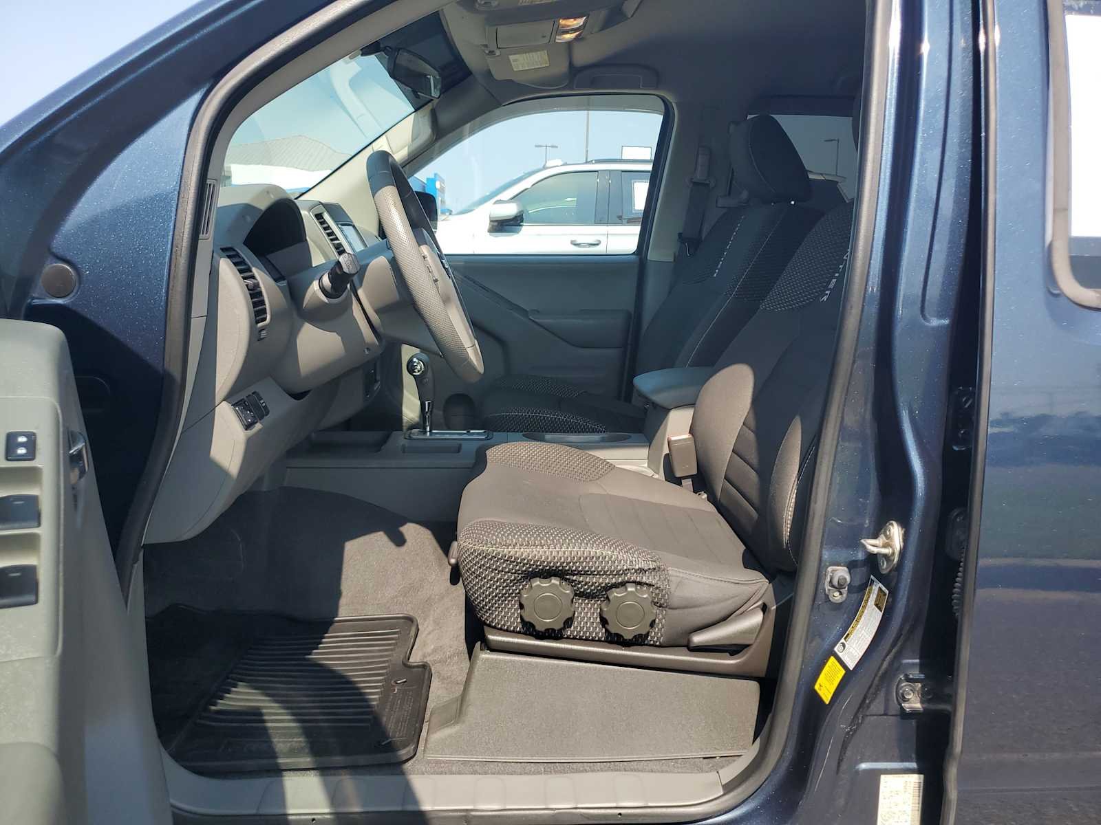 Used 2019  Nissan Desert Runner image 23