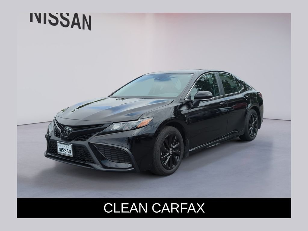 2024 Toyota Camry SE's photo