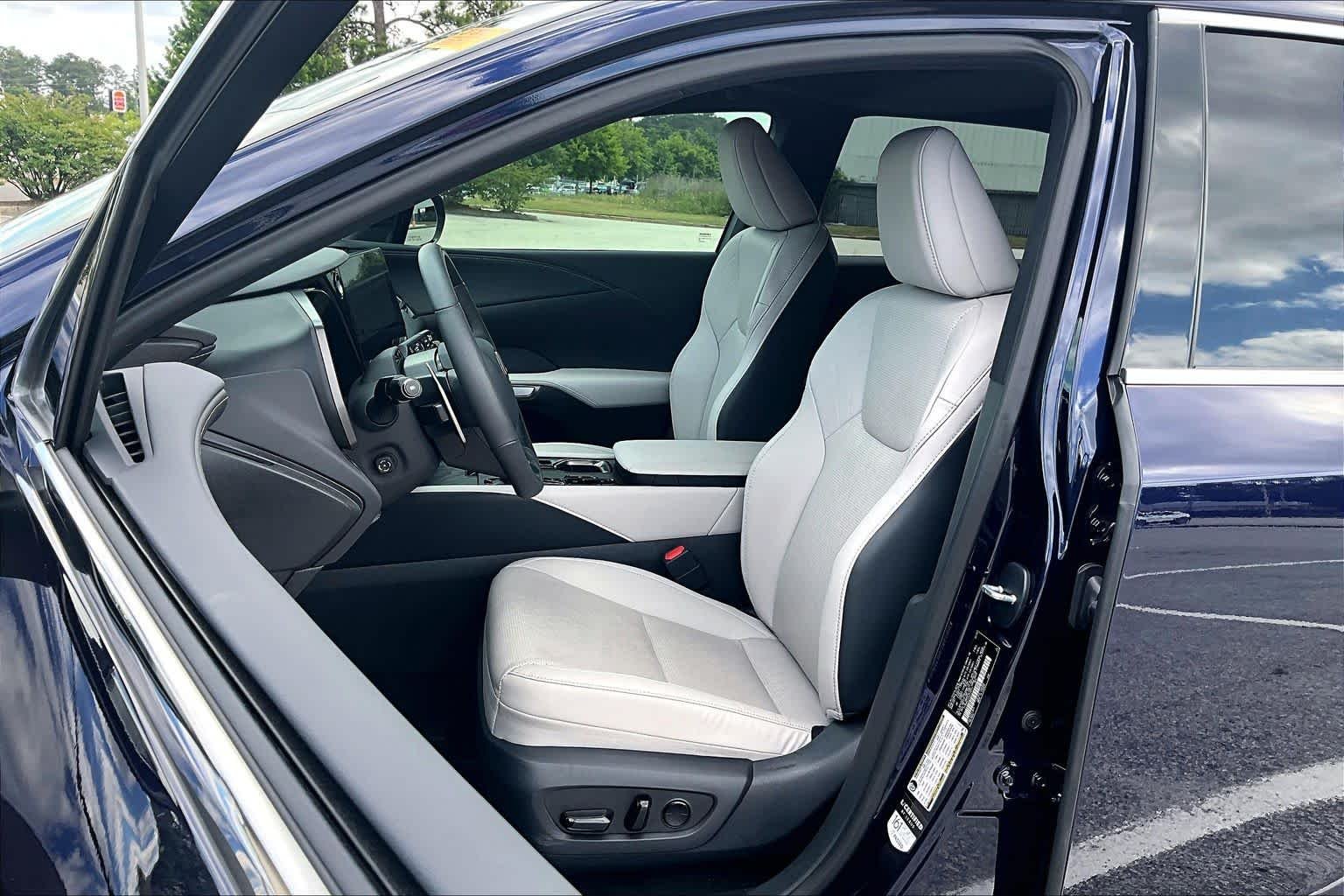 Used 2025 Nightfall Mica Lexus Premium Plus image 8