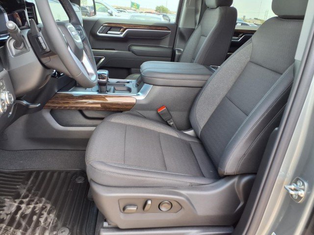 New 2026 Sterling Metallic GMC Elevation image 10