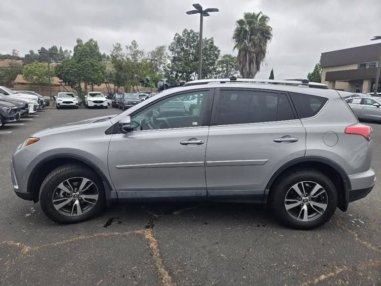 Used 2016 Silver Toyota XLE image 8