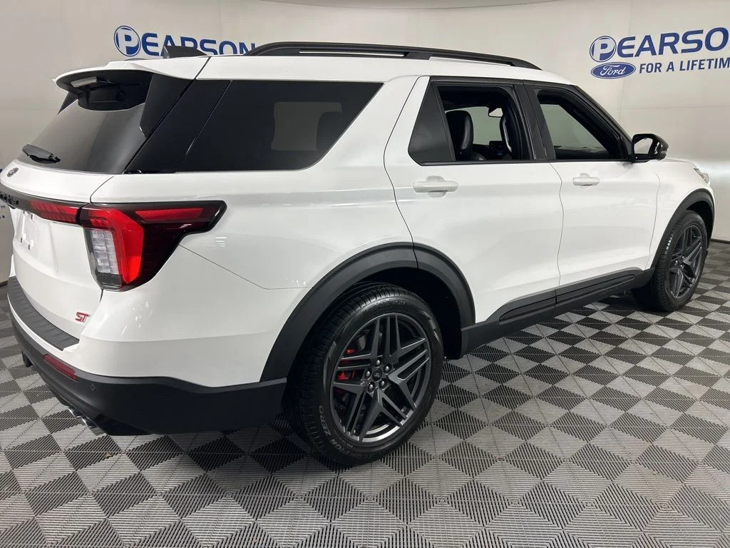 2025 Ford Explorer ST - Photo 7