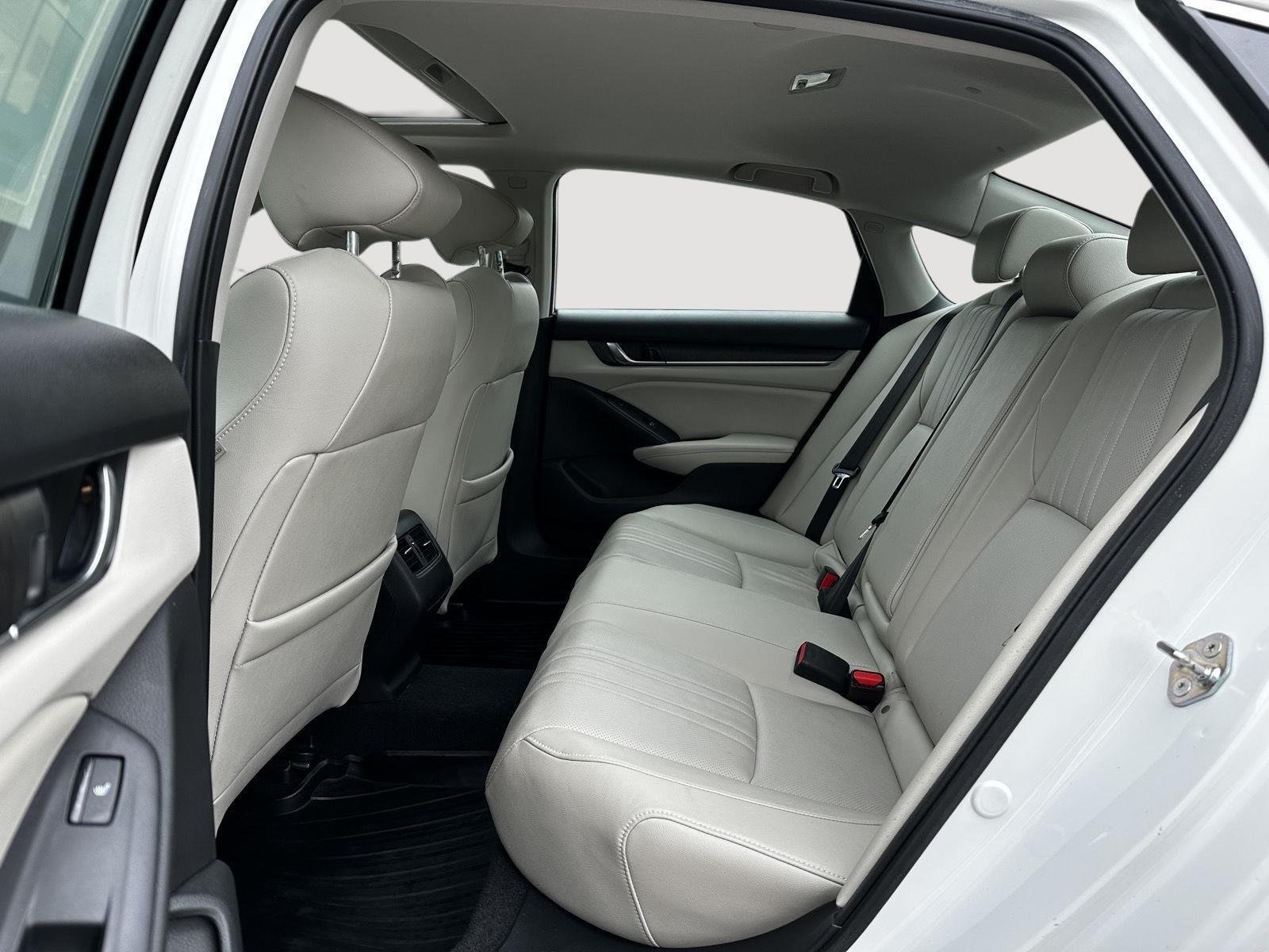 Used 2019 Platinum White Pearl Honda Touring image 21