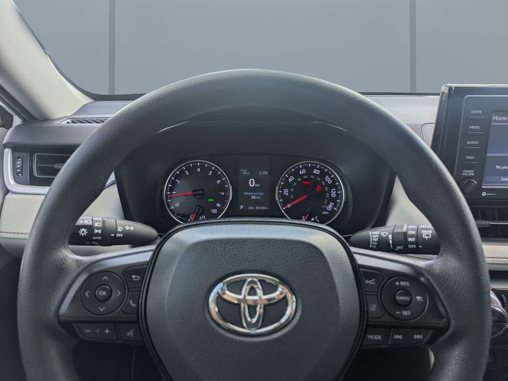 Used 2020 White Toyota XLE image 28
