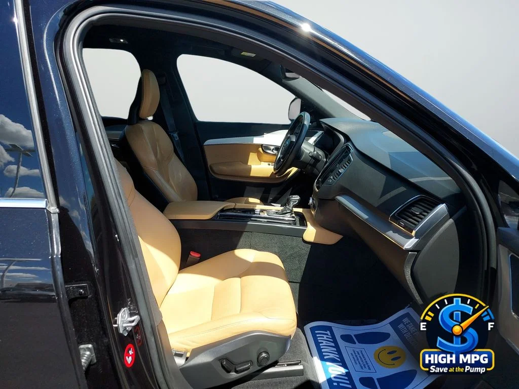 Used 2018 Black Volvo T6 Momentum image 21