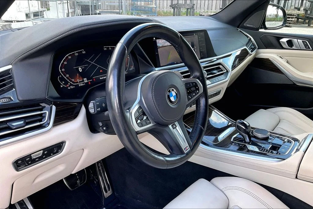 Used 2021 Black BMW xDrive40i image 14