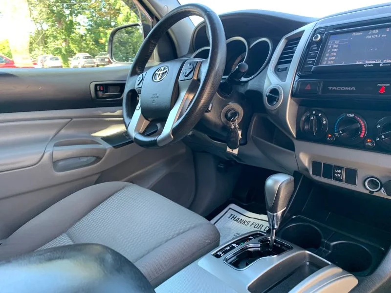 Used 2015 Gray Toyota Pickup 4D 6 ft image 35