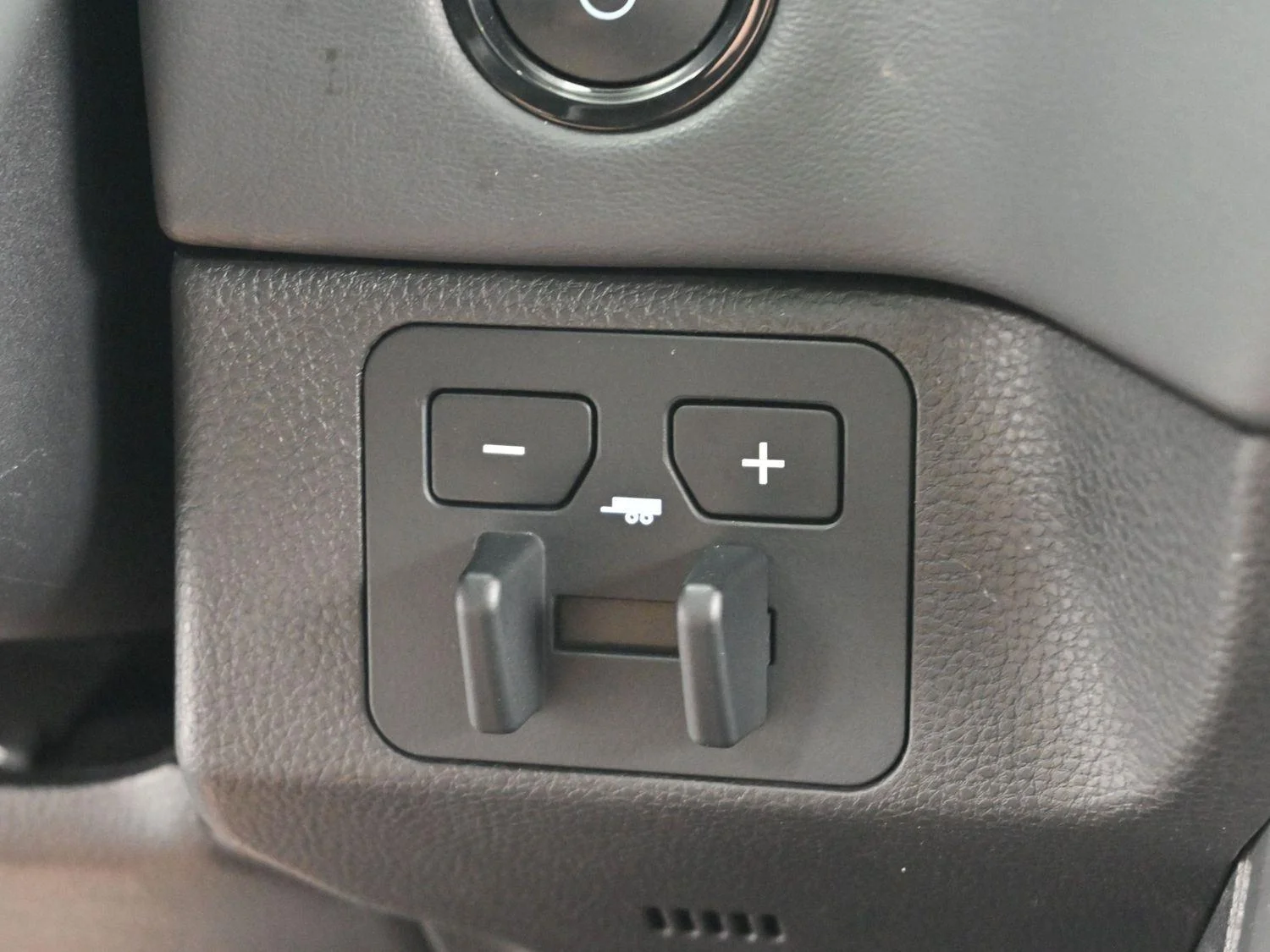 Used 2025 Magnetic Gray Metallic Toyota Platinum Hybrid image 28