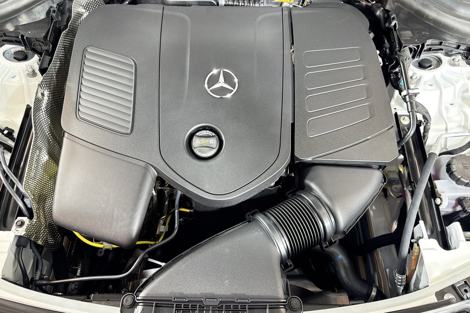 New 2026 Polar White Mercedes-Benz GLC 300 image 28