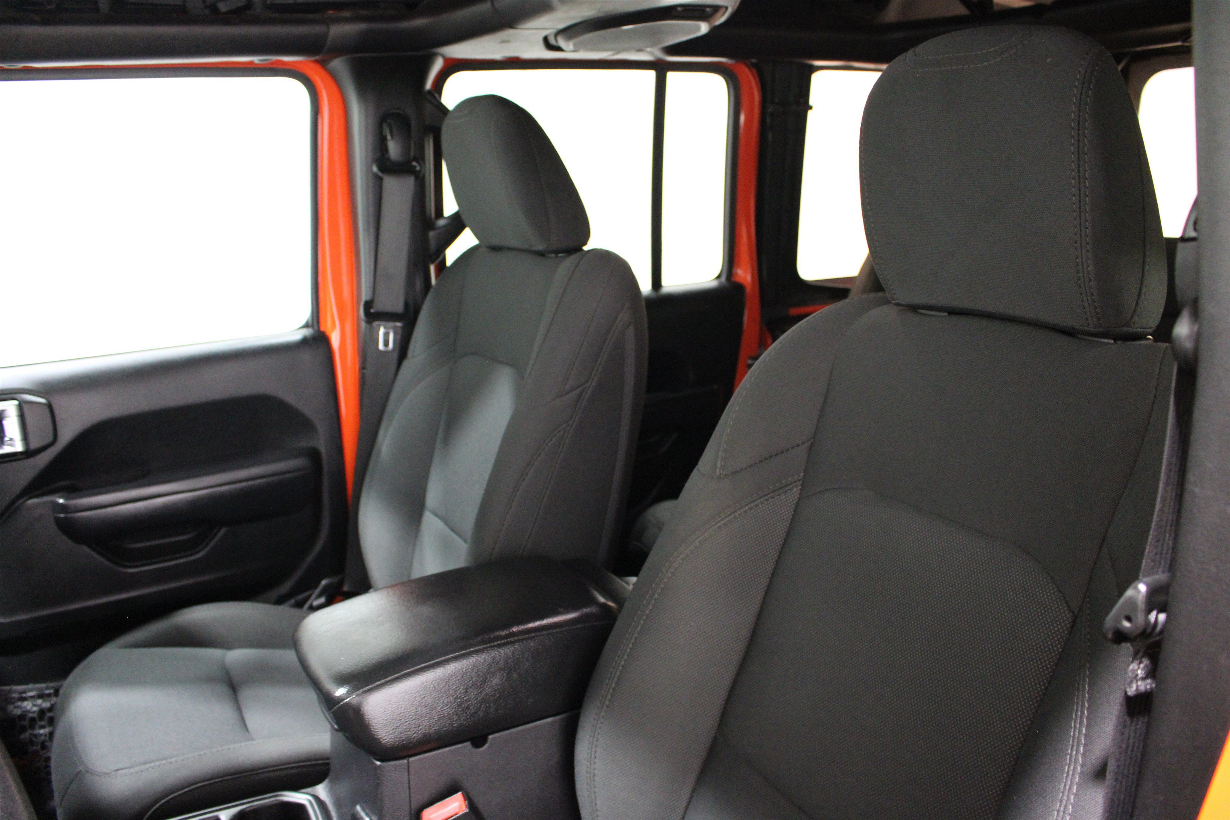 Used 2018 Punkn Metallic Clearcoat Jeep Sport image 16