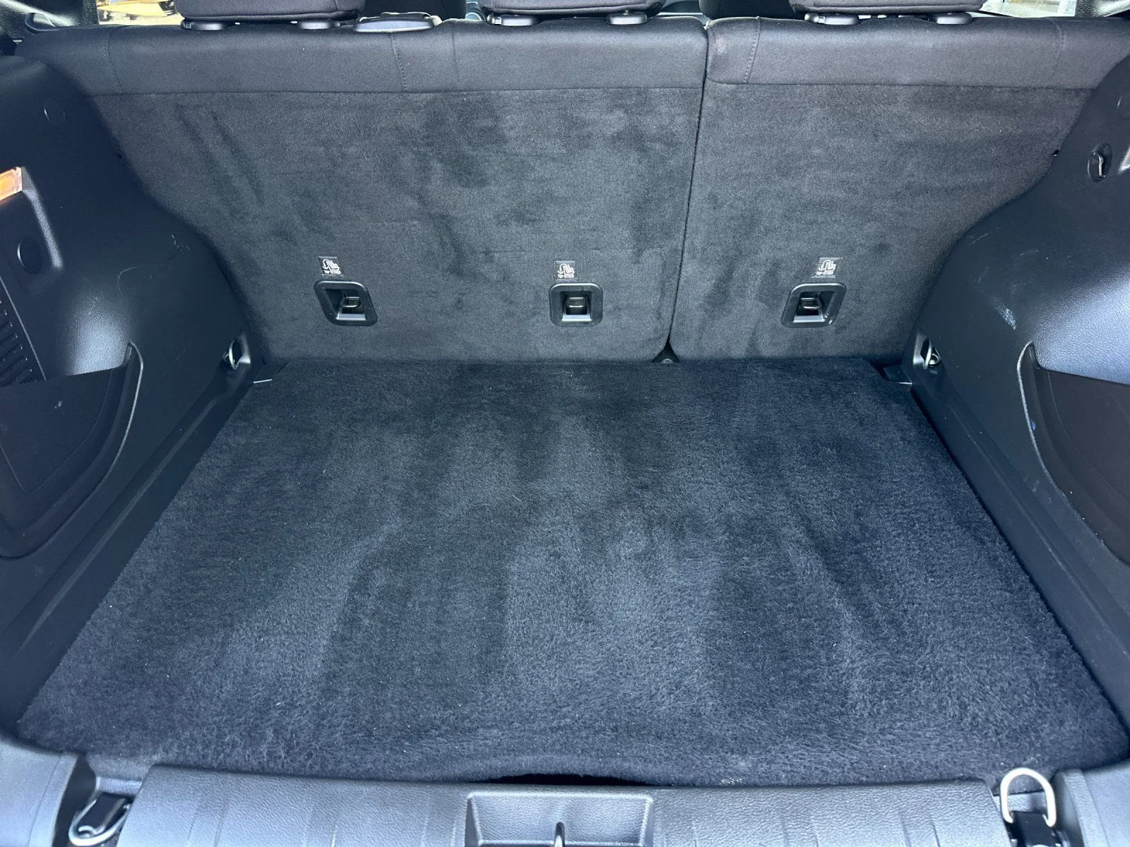 Used 2023 Alpine White Clearcoat Jeep Latitude image 14