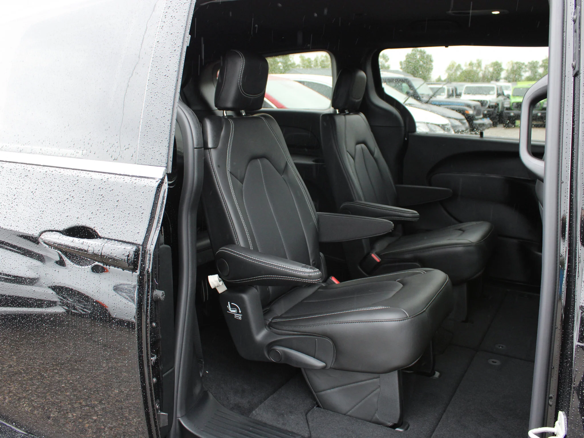 Used 2025 Black Chrysler SXT*, Heated Leather, Remote Start, Apple CarPlay image 12