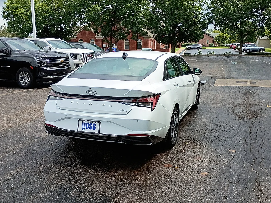 Used 2022 Ceramic White Hyundai Limited image 3