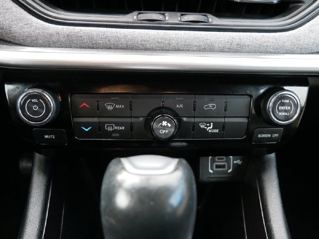 Used 2024 White Jeep Latitude image 17