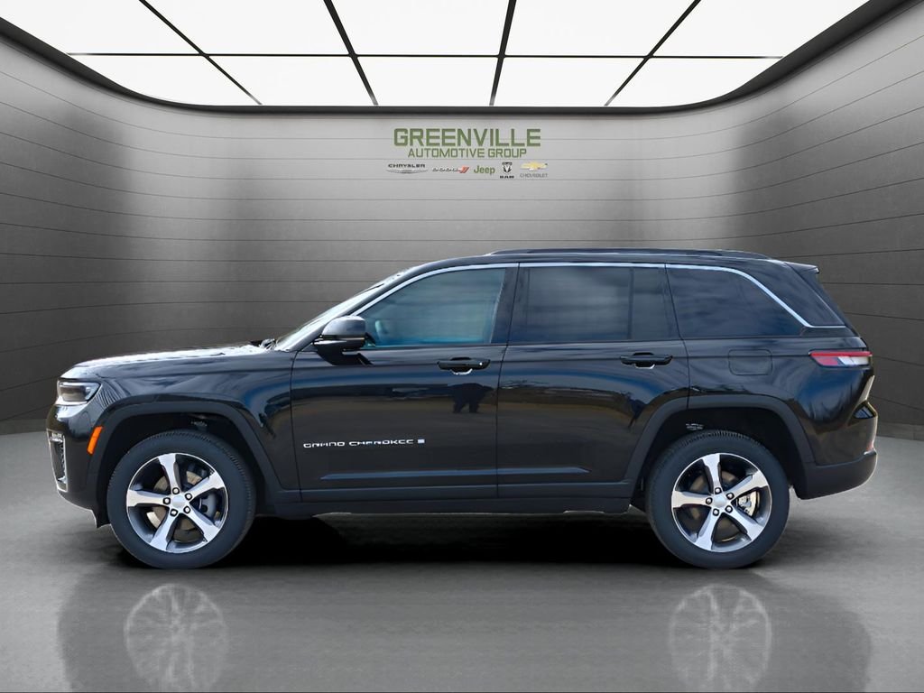 New 2026 Diamond Black Crystal Pearlcoat Jeep Limited image 2