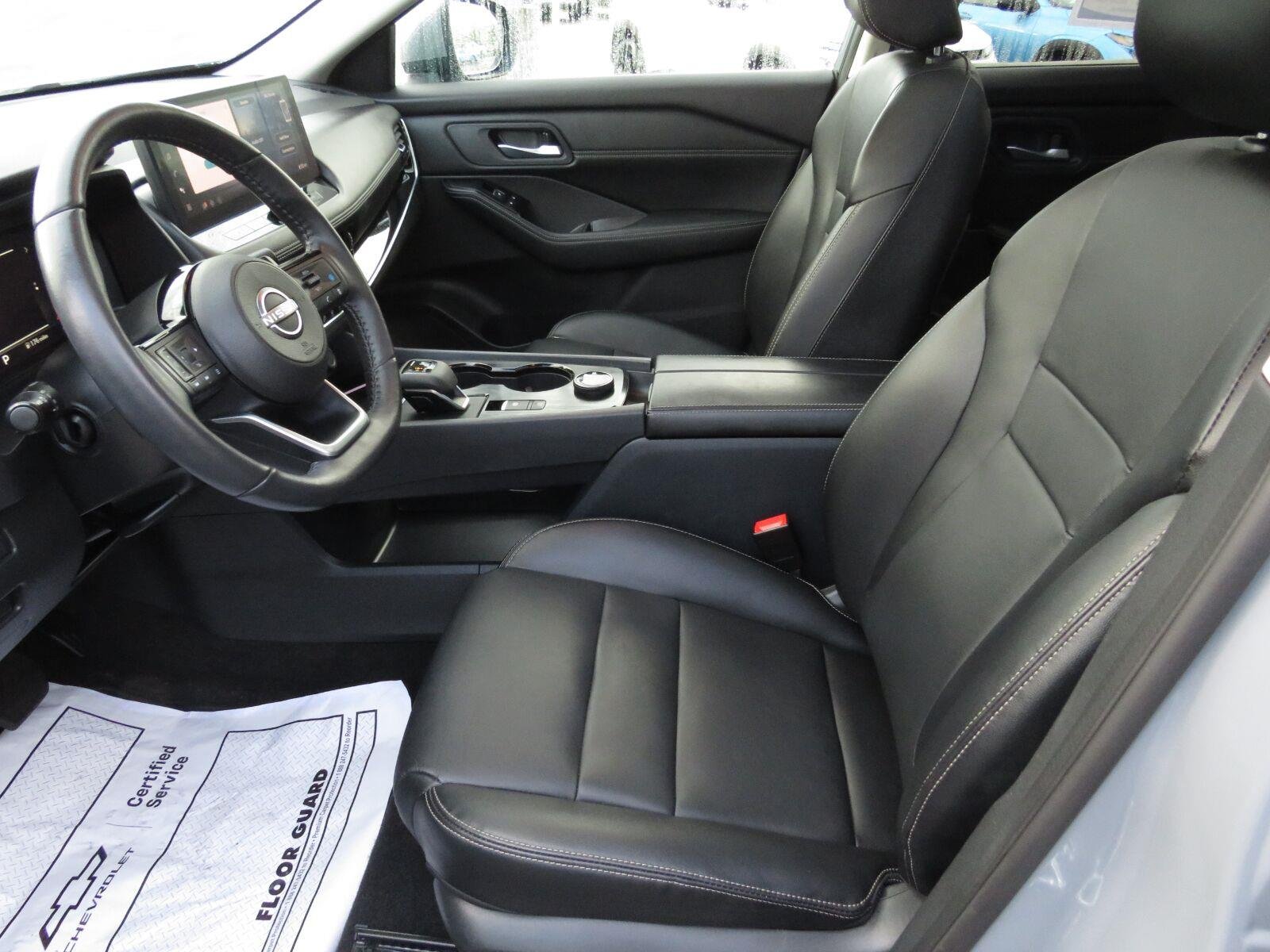 Used 2024 Boulder Gray Pearl Nissan SL image 23