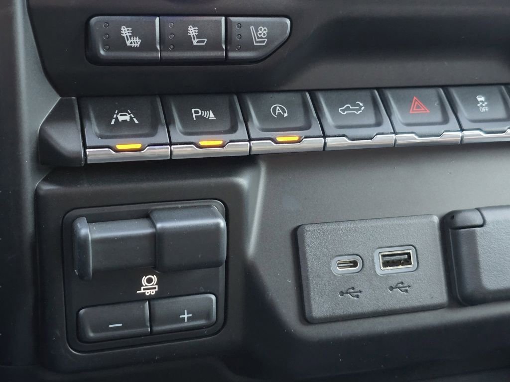 Used 2021 Summit White GMC AT4 image 9