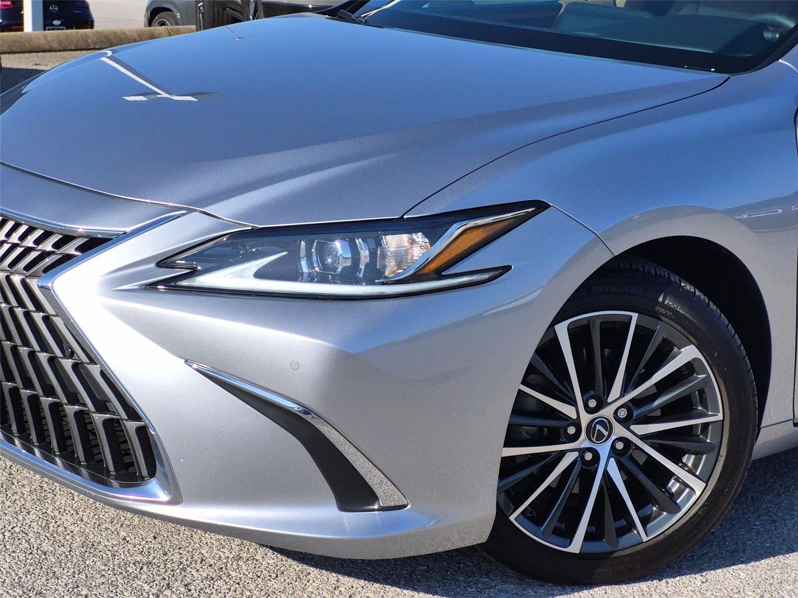 Used 2025 Iridium Lexus ES 350 image 9