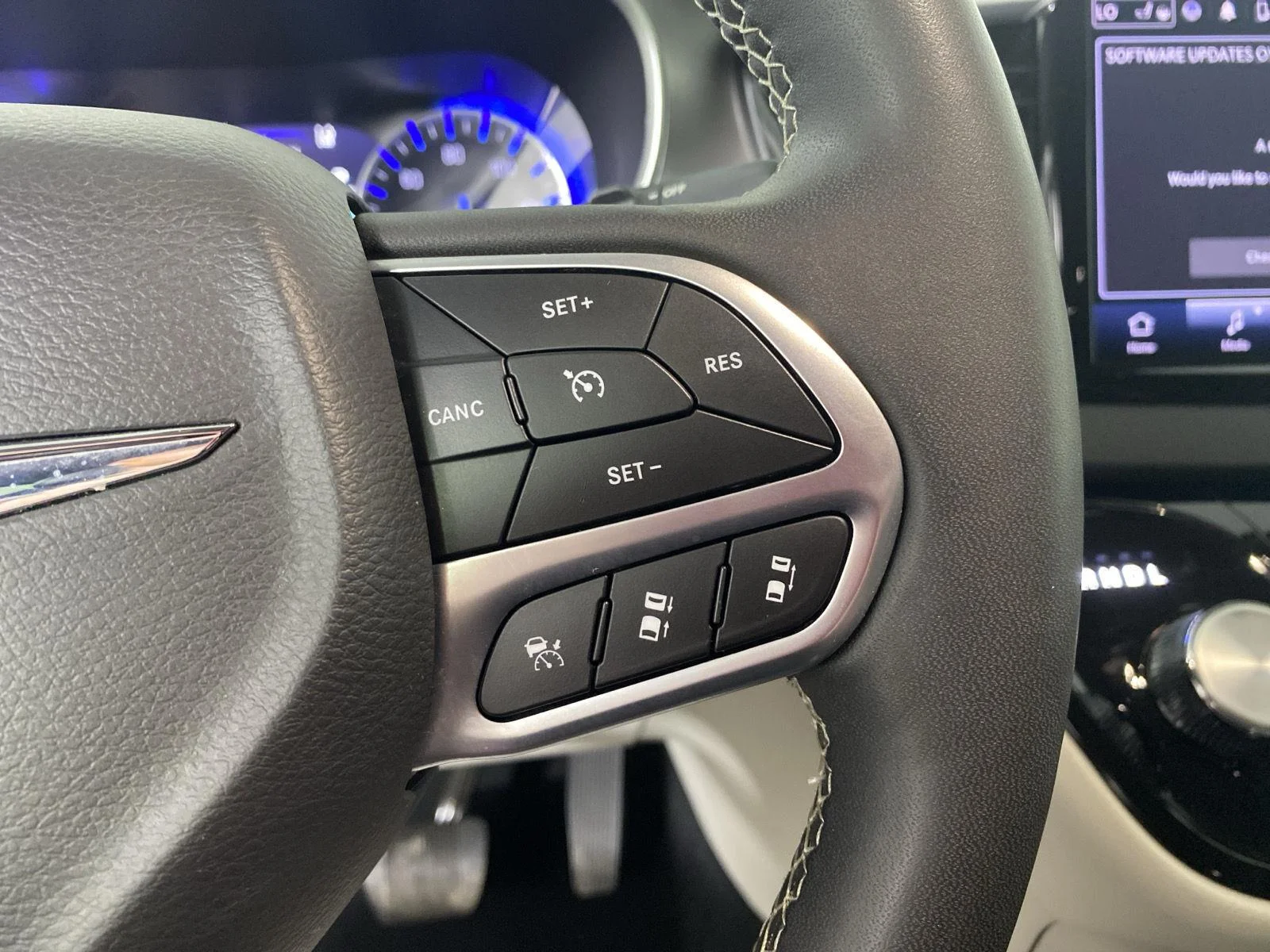 Used 2024 Silver Mist Clearcoat Chrysler Touring L image 26