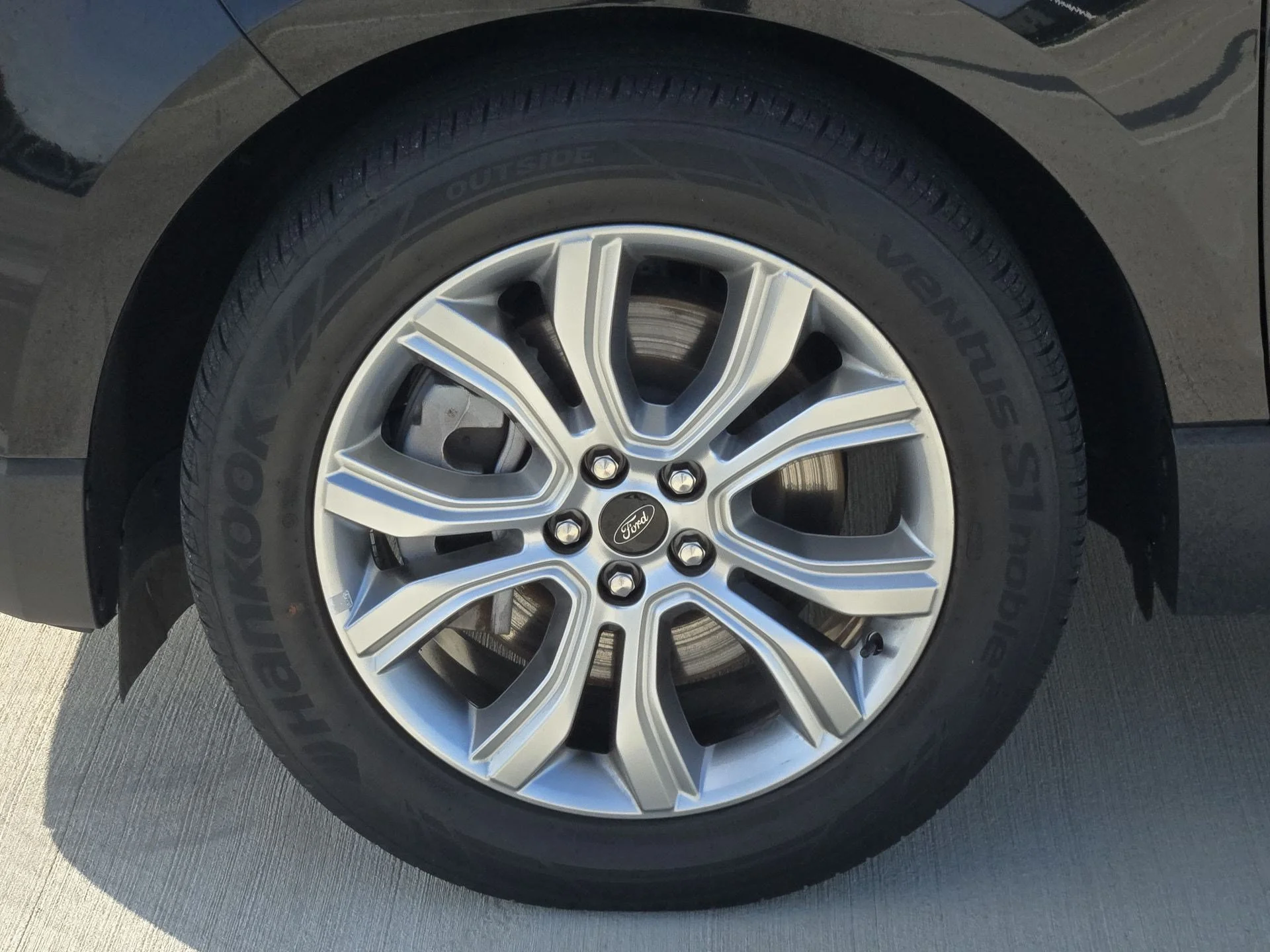 Used 2024 Black Metallic Ford Titanium image 11