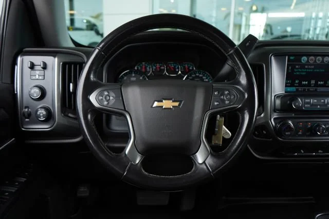 Used 2018 SILVER ICE METALLIC Chevrolet LT image 18