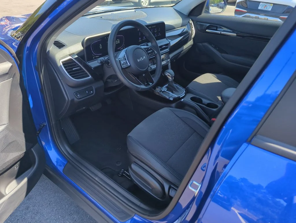 Used 2025 Blue Kia S image 11